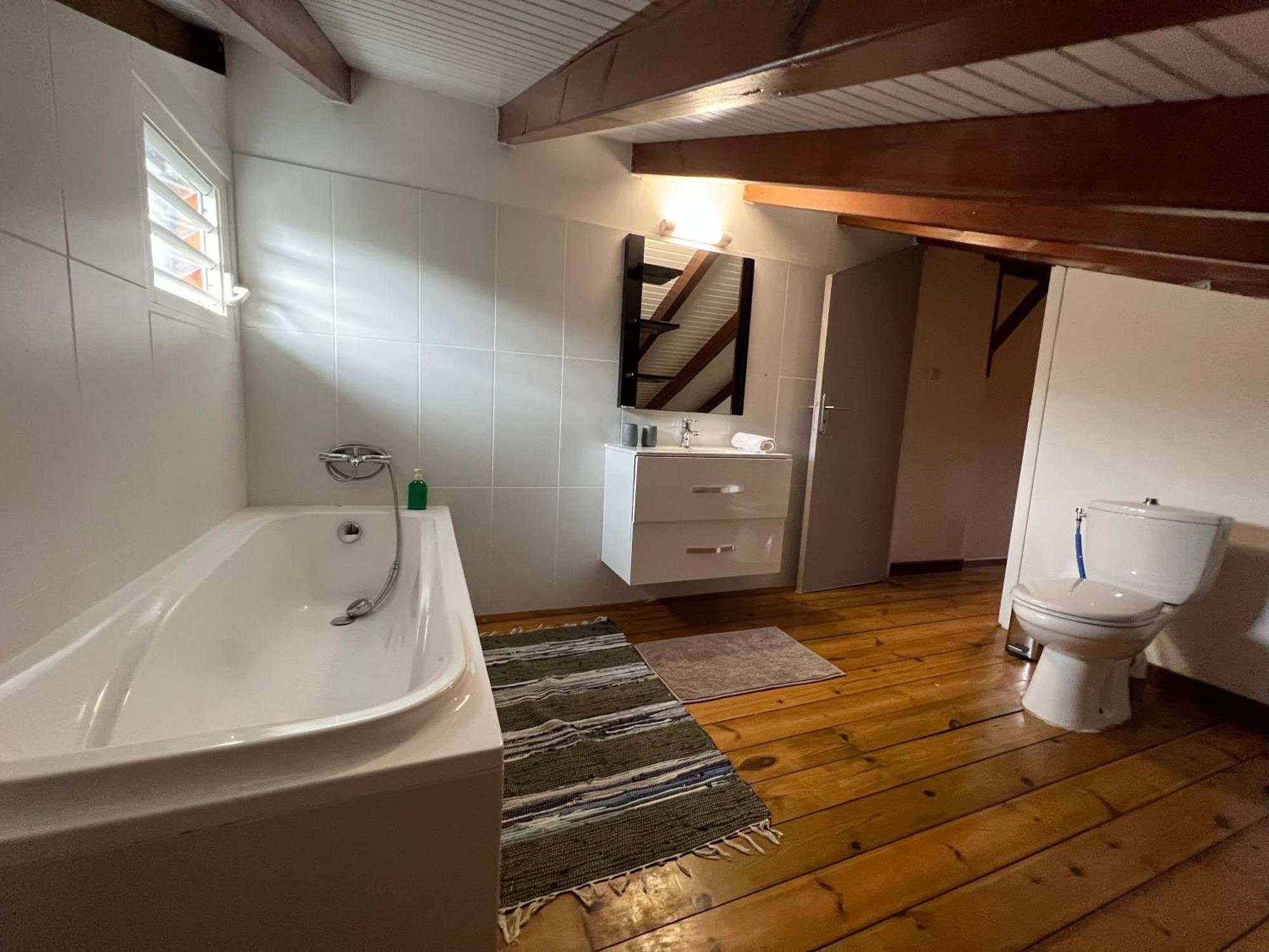 Villa Au Calme Avec Jacuzzi, Villa Le Boursoie Les Abymes Exterior foto