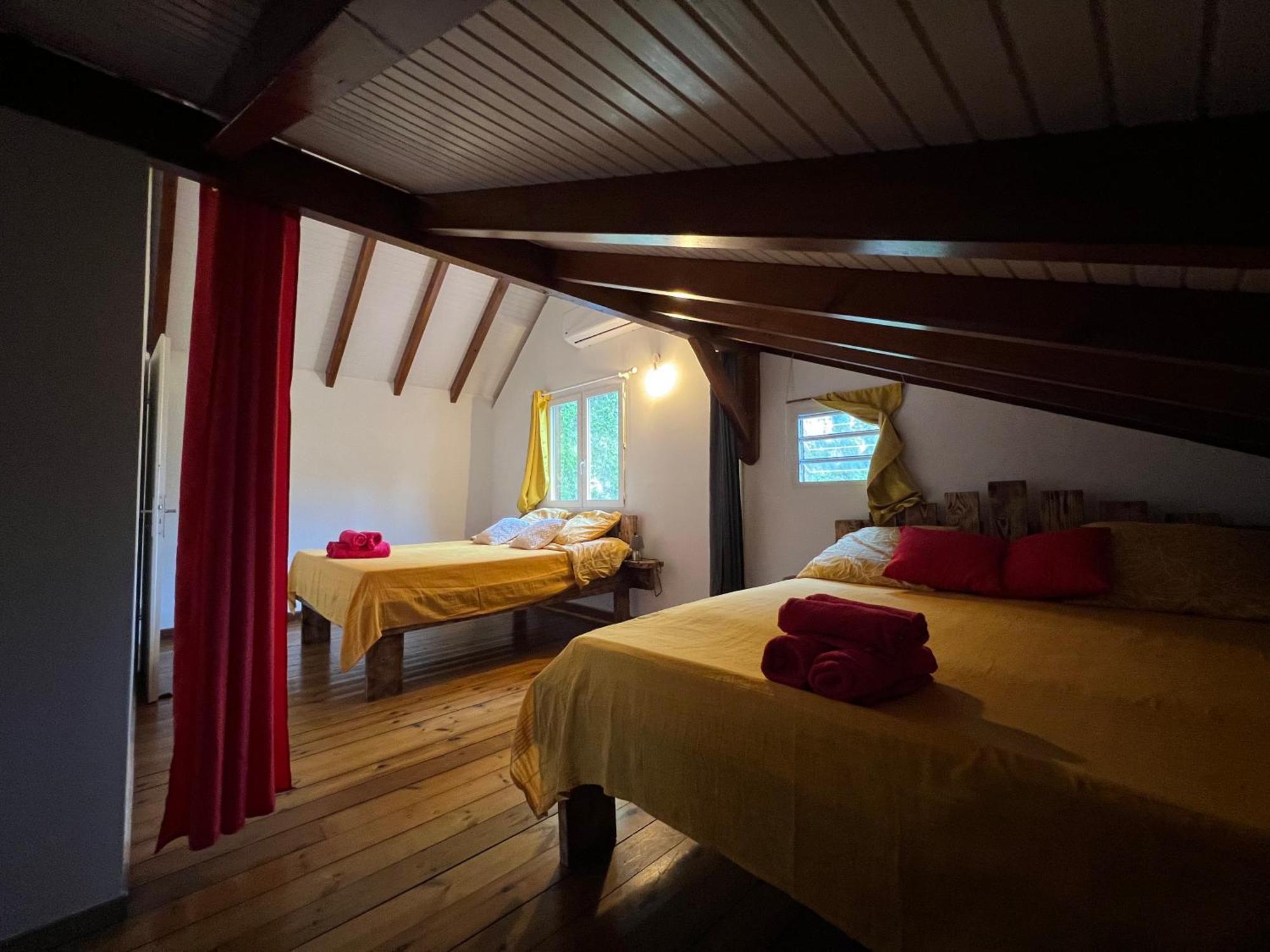 Villa Au Calme Avec Jacuzzi, Villa Le Boursoie Les Abymes Exterior foto