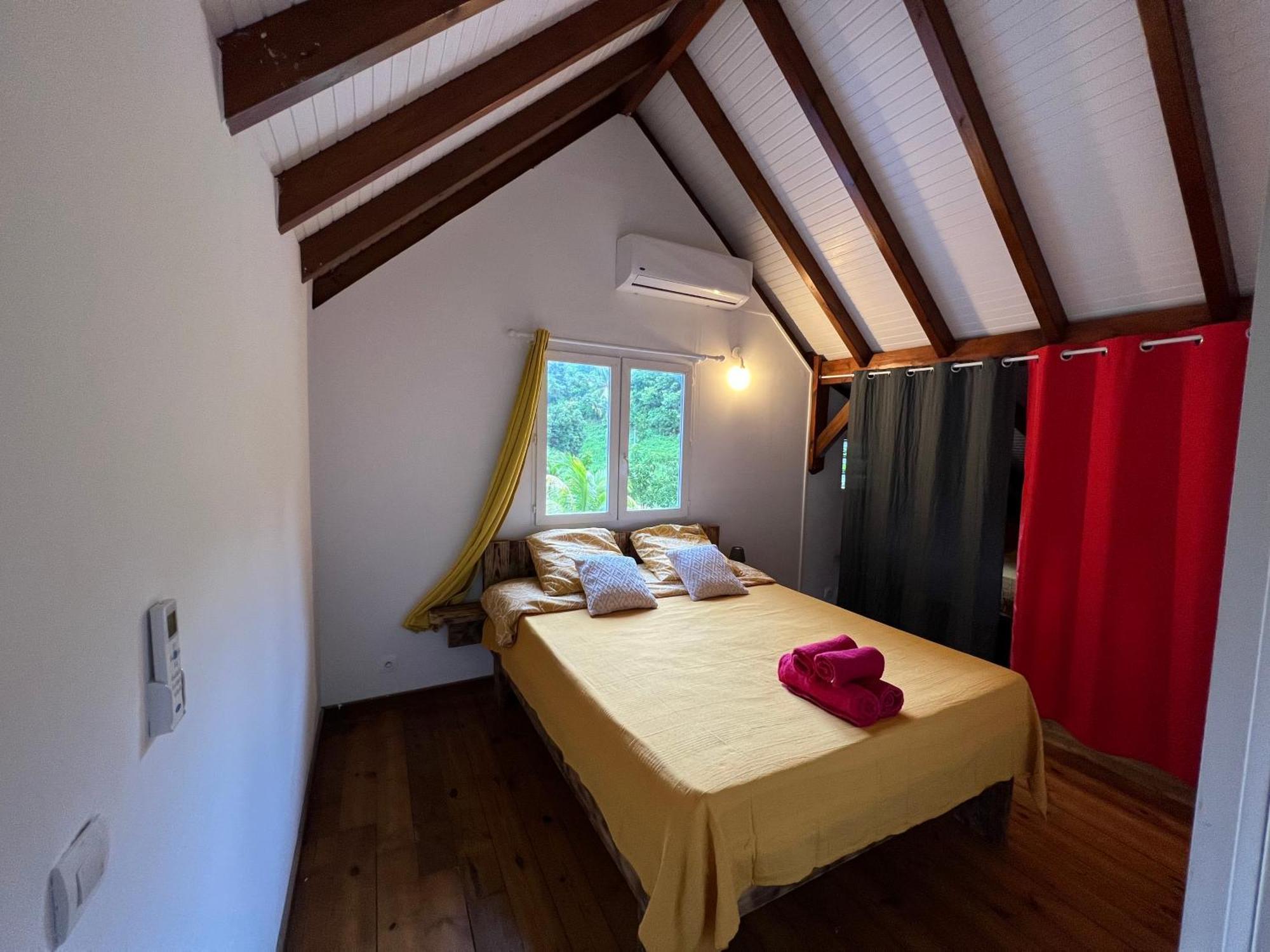 Villa Au Calme Avec Jacuzzi, Villa Le Boursoie Les Abymes Exterior foto