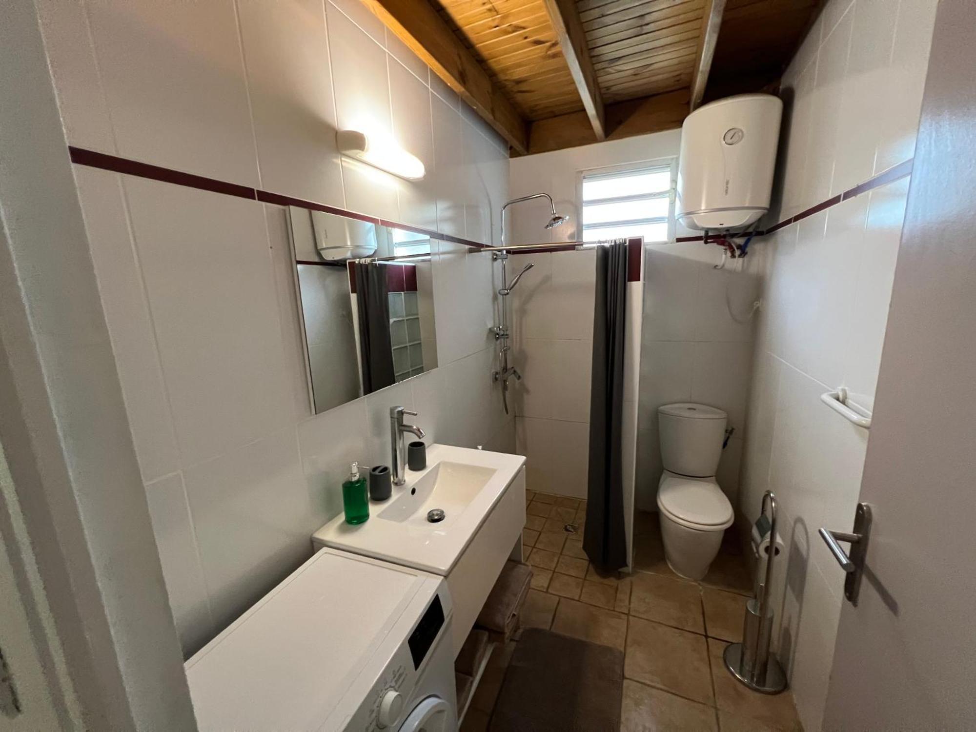 Villa Au Calme Avec Jacuzzi, Villa Le Boursoie Les Abymes Exterior foto