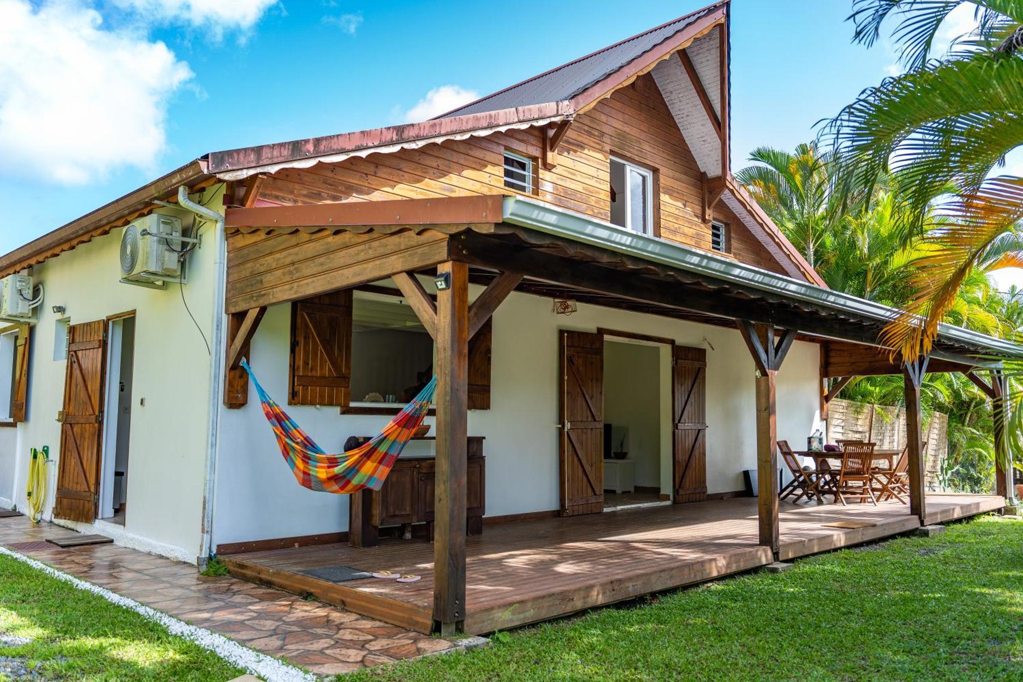 Villa Au Calme Avec Jacuzzi, Villa Le Boursoie Les Abymes Exterior foto